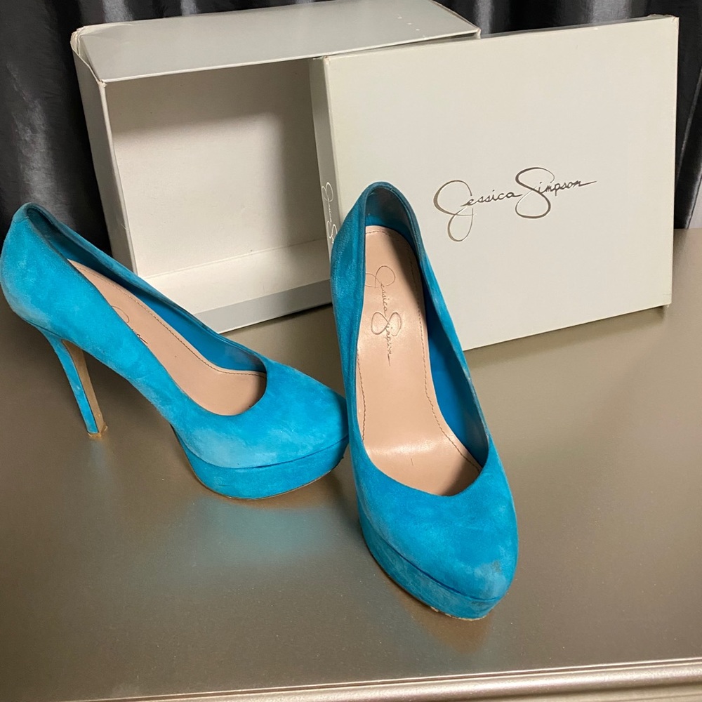 Jessica Simpson pumps